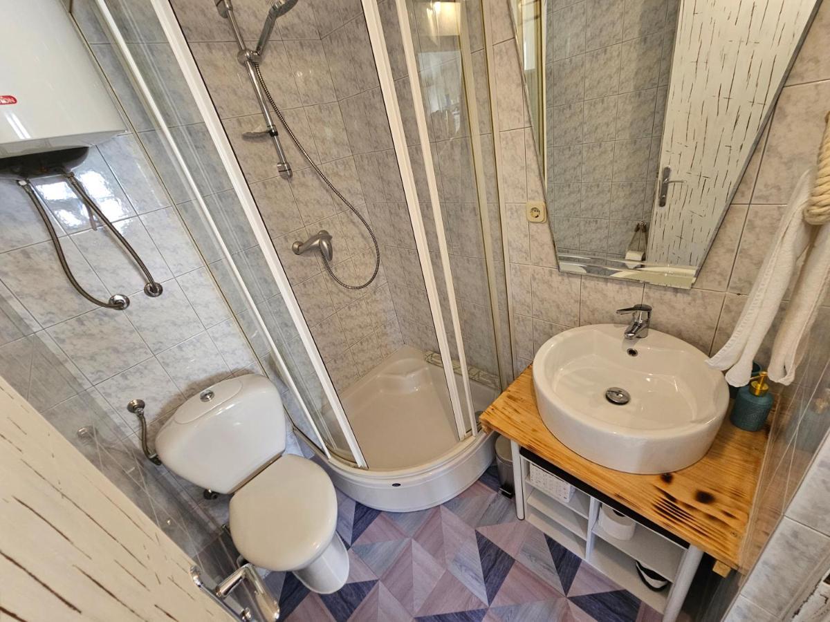 Studio Mare Fuori With Terrace Ровин Екстериор снимка
